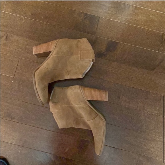 Kenneth Cole Woman's SPARTA Cognac Brown
Suede Heeled Ankle Boot Booties - Picture 6 of 9